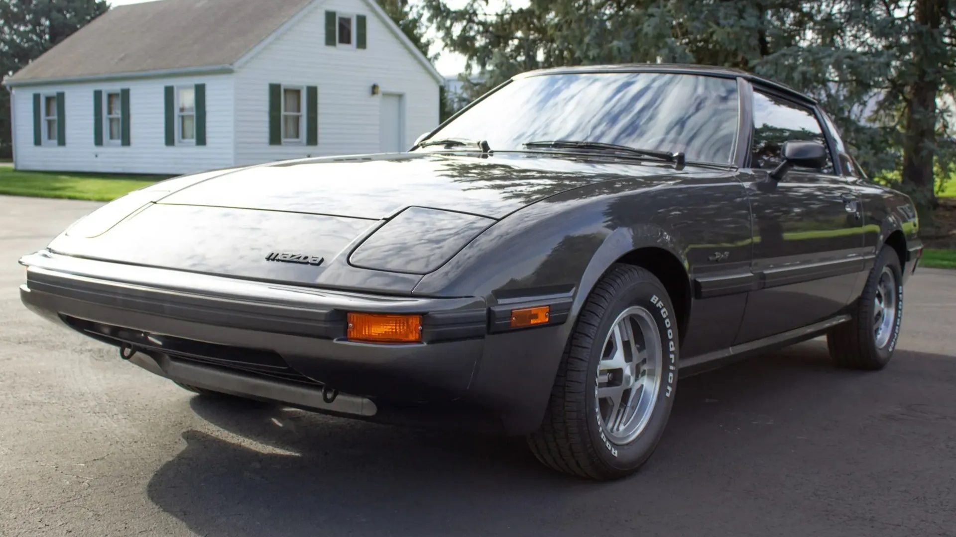 1982 Mazda RX-7 GSL static photo